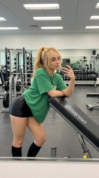 Gym Mirror Selfie Incline Bench Pose