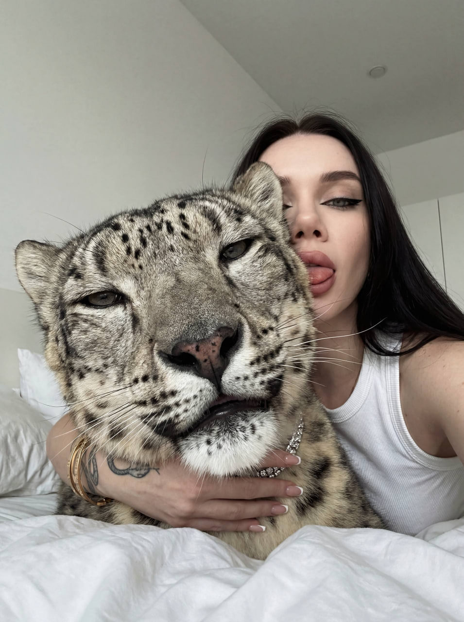 Realistic Snow Leopard Girl Bed Close Up