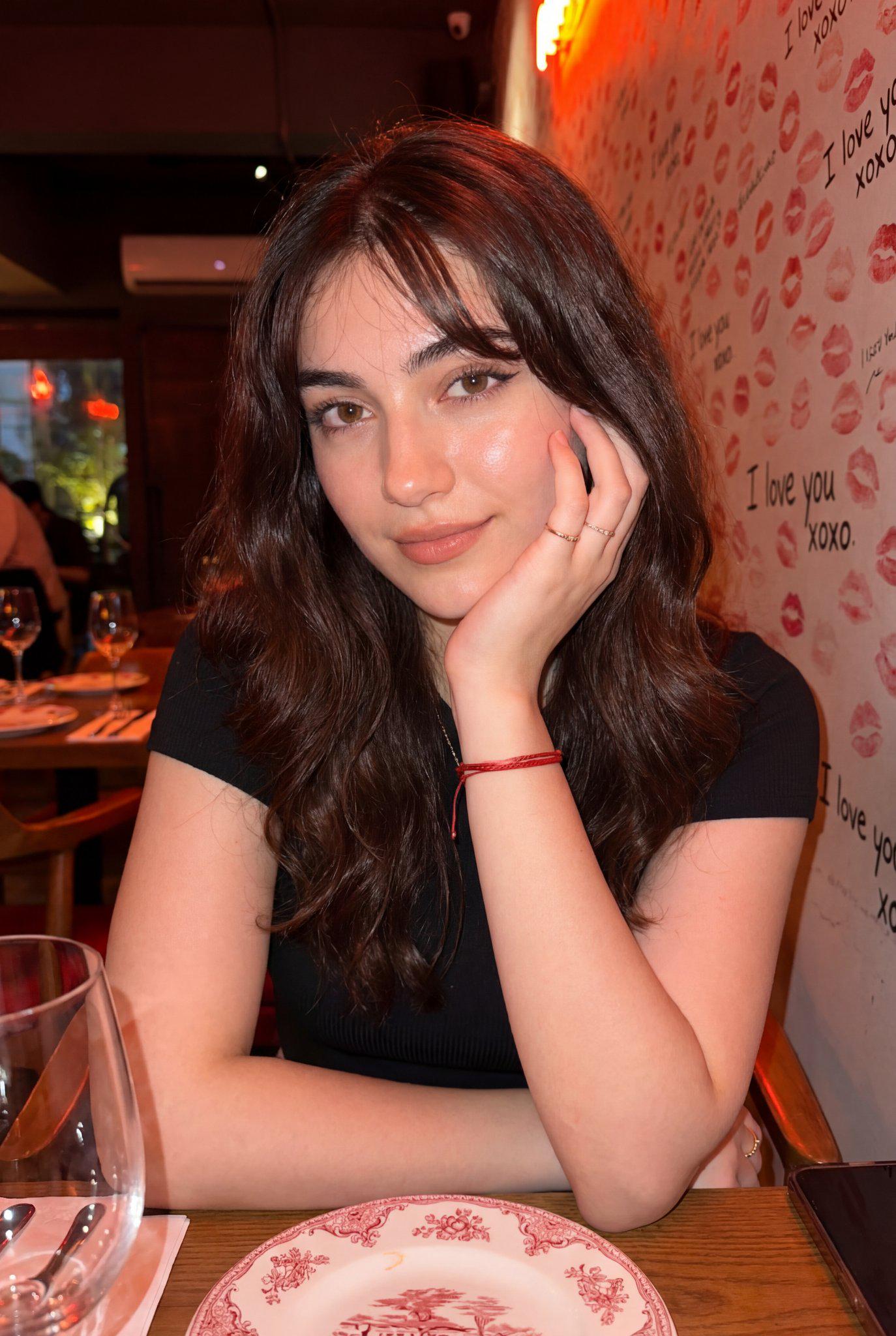 Restaurant Kiss Wall Neon Glow Seated Pose