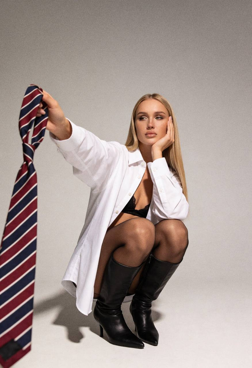 Realistic Studio Portrait Young Woman Squatting Tie