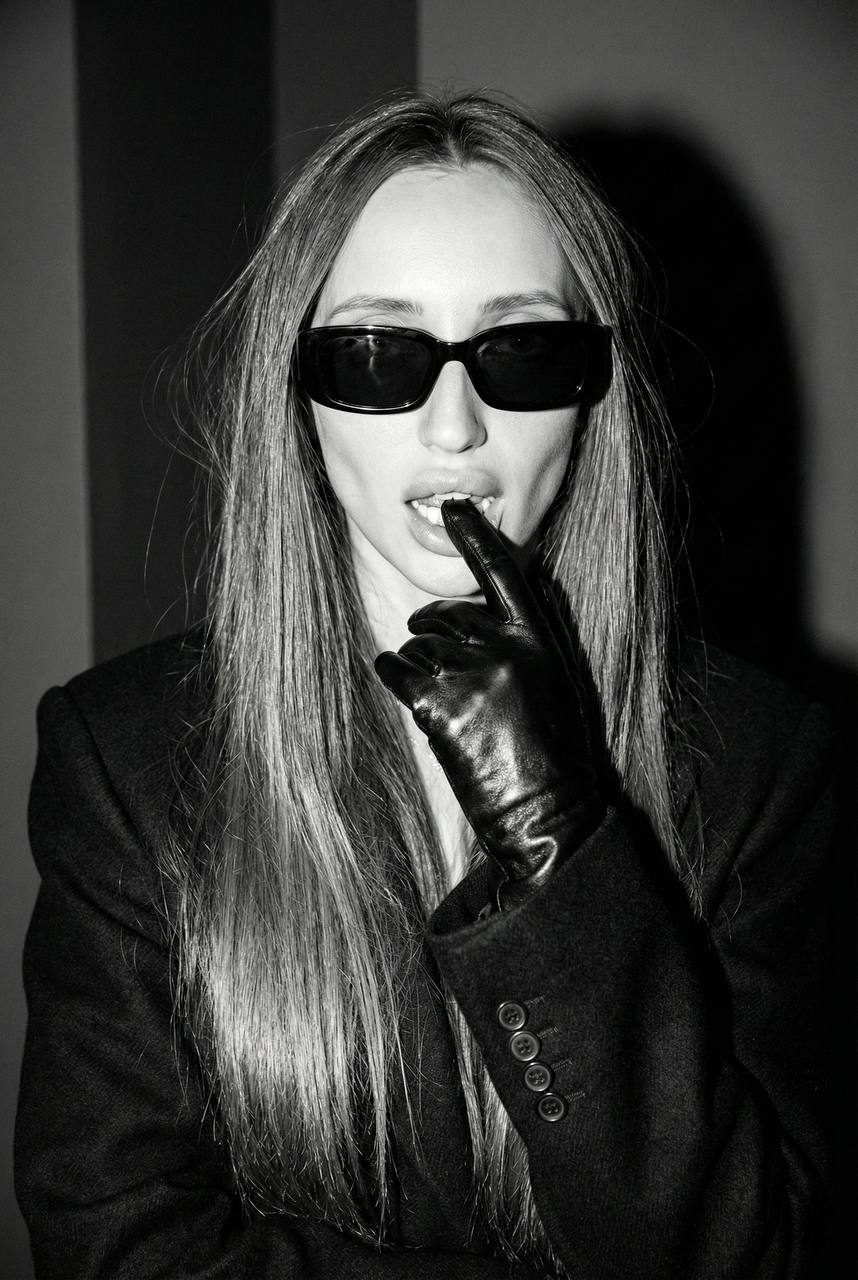 Raw B W Fashion Portrait Paparazzi