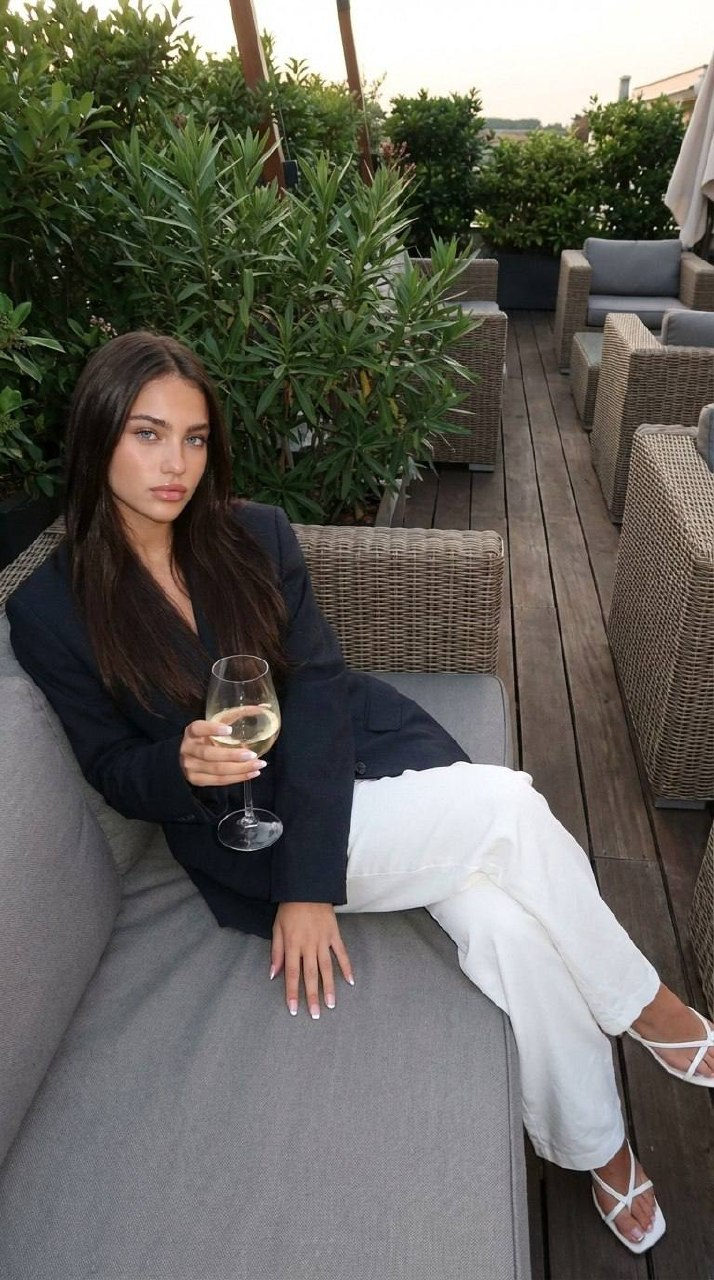 Girl Y2k Terrace Wine Soft Evening Flash