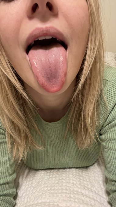 Pale Pink Tongue Dark Patches Soft Knit Shirt